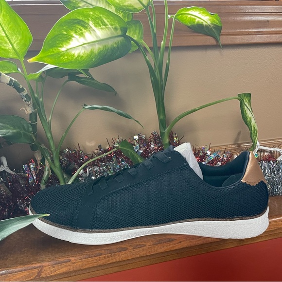 DR. SCHOLL’S WOMEN’S SEASIDE OXFORDS. NAVY BLUE. SIZE 11. NEW IN BOX. - Picture 1 of 9